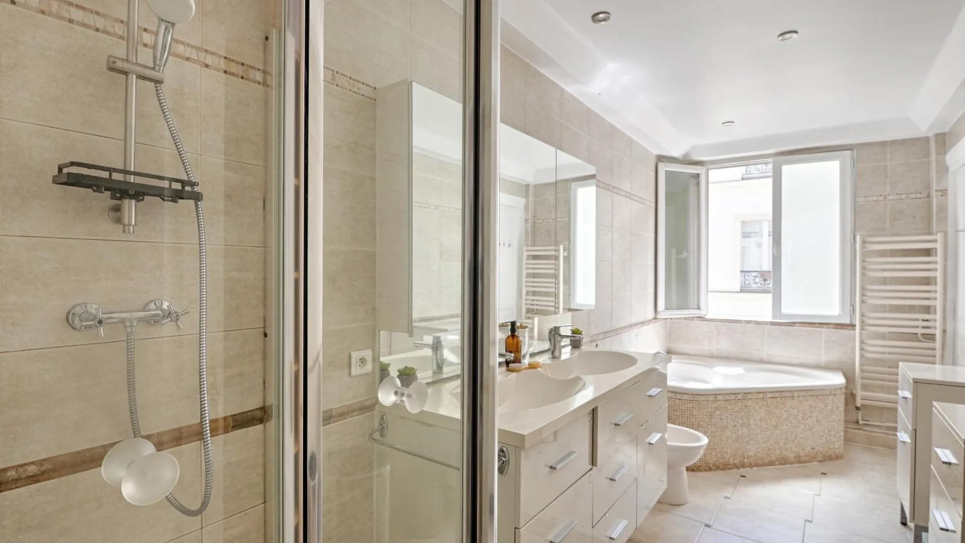 Le Petit Hotel - Appt 6P 127 M² A Paris France